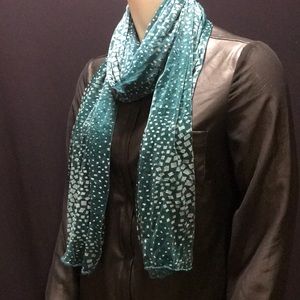 Lavello sheer scarf